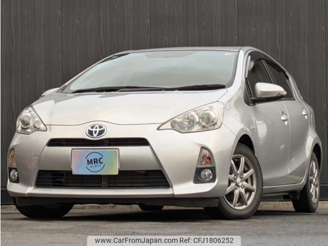 toyota aqua 2012 CFJ1806252 image 1