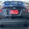 toyota c-hr 2017 -TOYOTA--C-HR DAA-ZYX10--ZYX10-2086110---TOYOTA--C-HR DAA-ZYX10--ZYX10-2086110- image 17