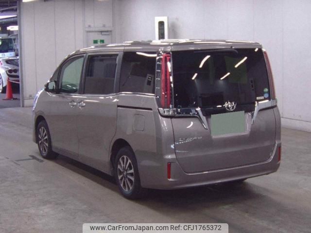 toyota esquire 2018 CFJ1765372 image 2