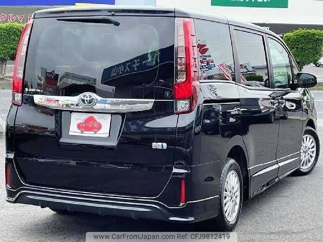 toyota noah 2015 504928-921181 image 2