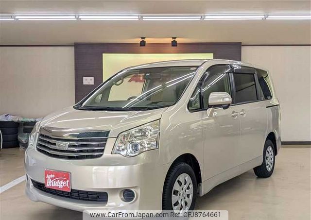 toyota noah 2012 BD230693A0092 image 1