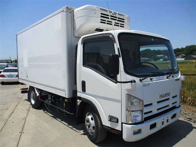 Isuzu elf truck