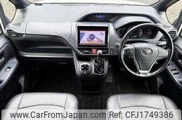 toyota voxy 2014 CFJ1749386