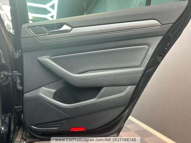 volkswagen passat-alltrack 2020 quick_quick_3CDFCF_WVWZZZ3CZKE139580 image 2
