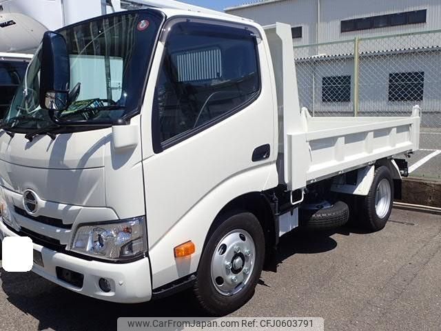 hino dutro 2024 GOO_NET_EXCHANGE_0707934A30241226W005 image 2