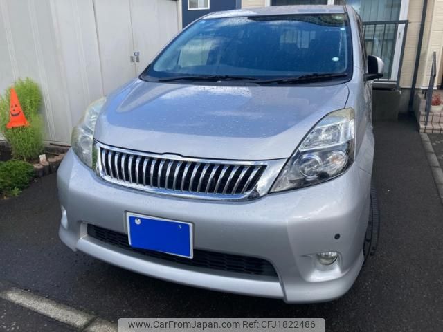 toyota isis 2013 CFJ1822486 image 1
