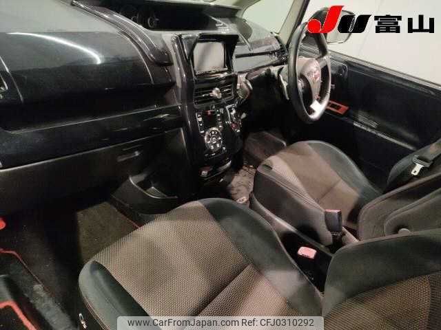 toyota voxy 2011 TE4153 image 2