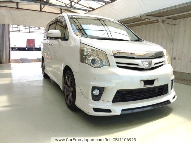 toyota noah 2011 ENHANCEAUTO_1_ea299090 image 1