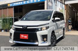 toyota voxy 2015 CFJ1749748
