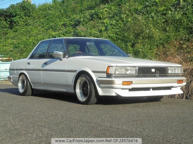Toyota cresta black