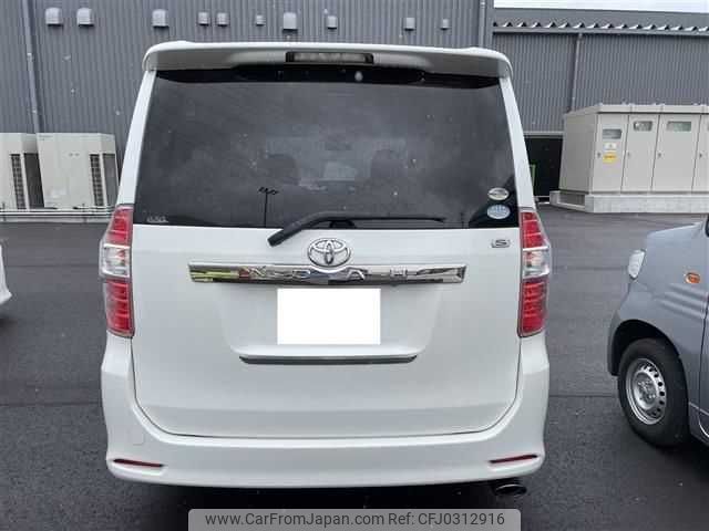 toyota noah 2007 TE1490 image 1