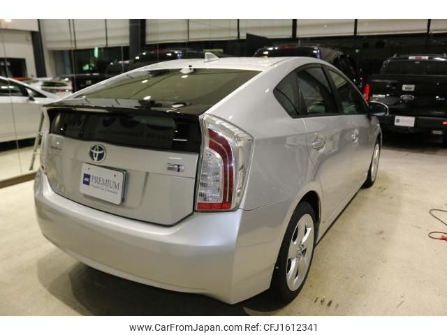 toyota prius 2015 CFJ1612341 image 2