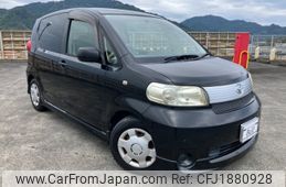toyota porte 2004 CFJ1880928