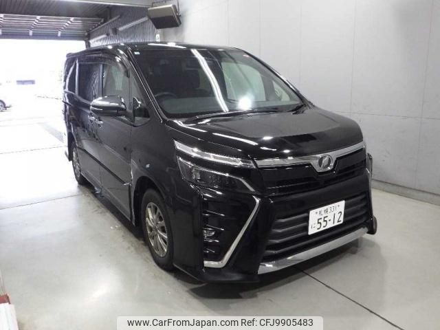 toyota voxy 2018 quick_quick_DBA-ZRR85W_0111148 image 1