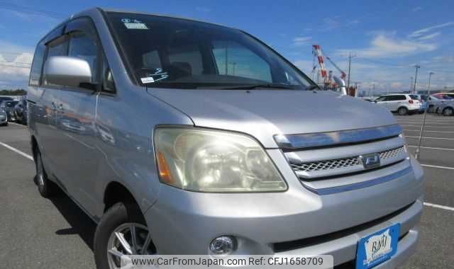 toyota noah 2006 CFJ1658709 image 1