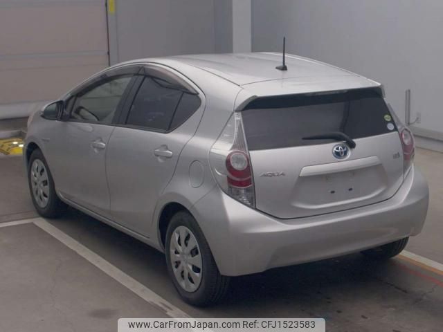 toyota aqua 2012 CFJ1523583 image 2