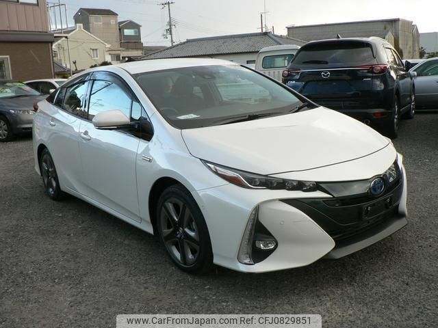 toyota prius-phv 2019 -TOYOTA--Prius PHV ZVW52--3132907---TOYOTA--Prius PHV ZVW52--3132907- image 1