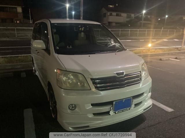toyota noah 2003 CFJ1720594 image 2