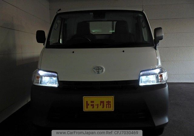 toyota townace-truck 2020 REALMOTOR_N9021100157HD-90 image 2