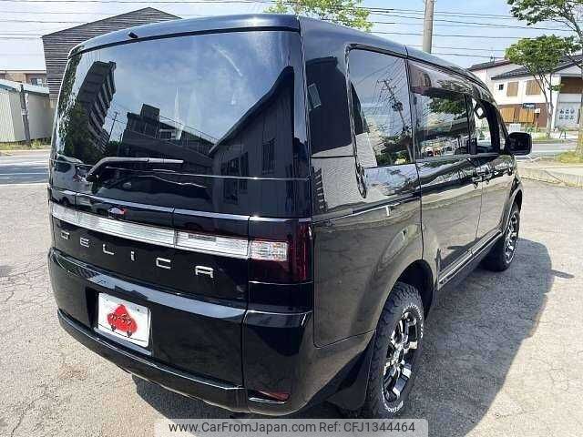 mitsubishi delica-d5 2011 504928-931013 image 2