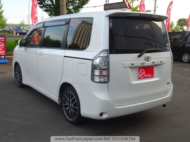 toyota voxy 2010 CFJ1656794 image 2