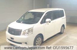 toyota noah 2013 CFJ1595677