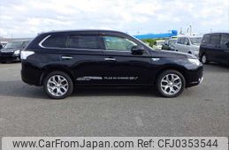 mitsubishi outlander-phev 2014 NIKYO_JM96712