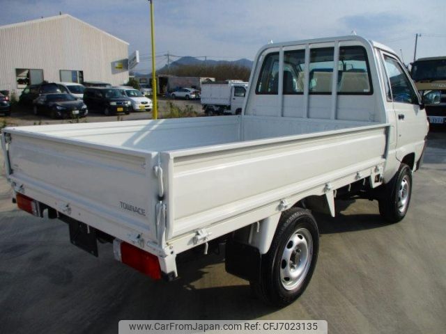 toyota-townace-truck-2006-11583-car_9f1b2910-2bf0-4aee-91d3-bd95094e8bc2