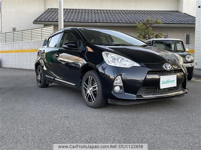 toyota aqua 2013 -TOYOTA--AQUA DAA-NHP10--NHP10-2221556---TOYOTA--AQUA DAA-NHP10--NHP10-2221556- image 1