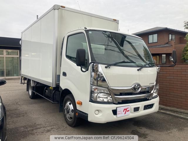 toyota dyna-truck 2017 GOO_NET_EXCHANGE_1157310A30240326W001 image 1