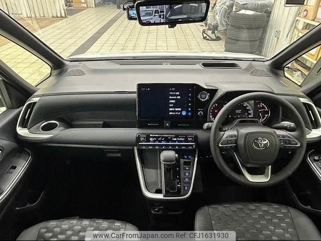toyota voxy 2023 CFJ1631930 image 2
