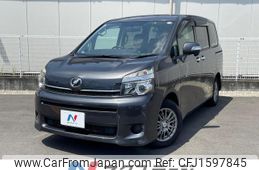 toyota voxy 2012 CFJ1597845