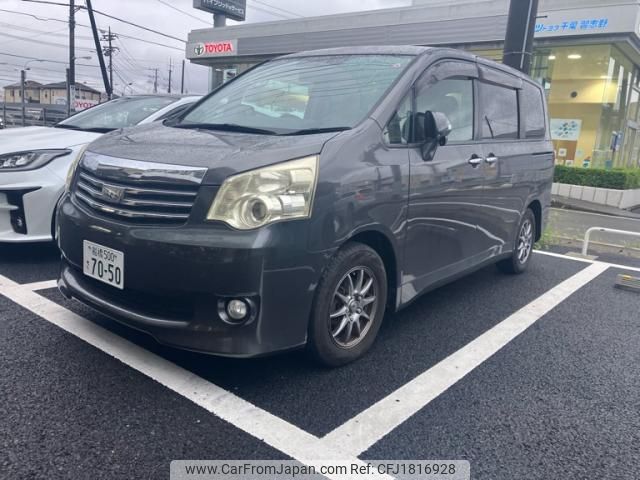 toyota noah 2010 CFJ1816928 image 1