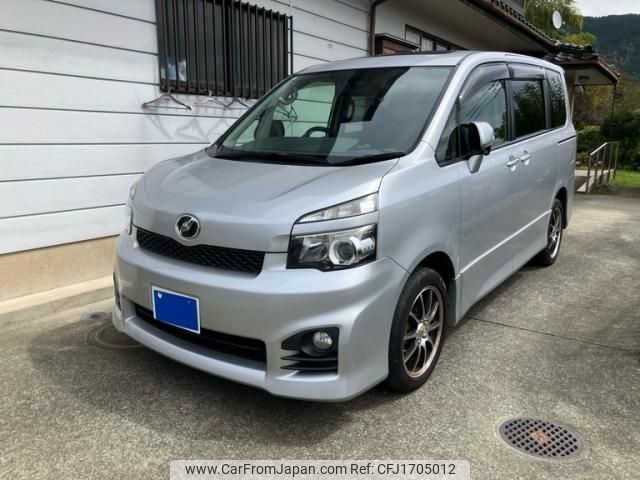 toyota voxy 2012 CFJ1705012 image 2