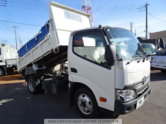 hino dutro 2017 GOO_NET_EXCHANGE_0501894A30250127W003 image 2