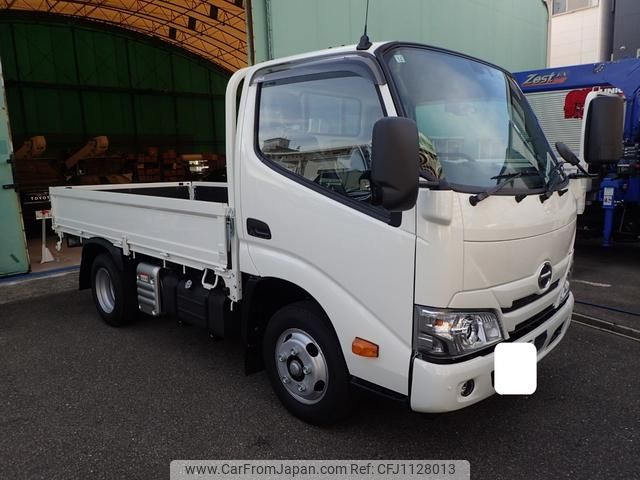 hino dutro 2024 GOO_NET_EXCHANGE_0707934A30250507W002 image 1