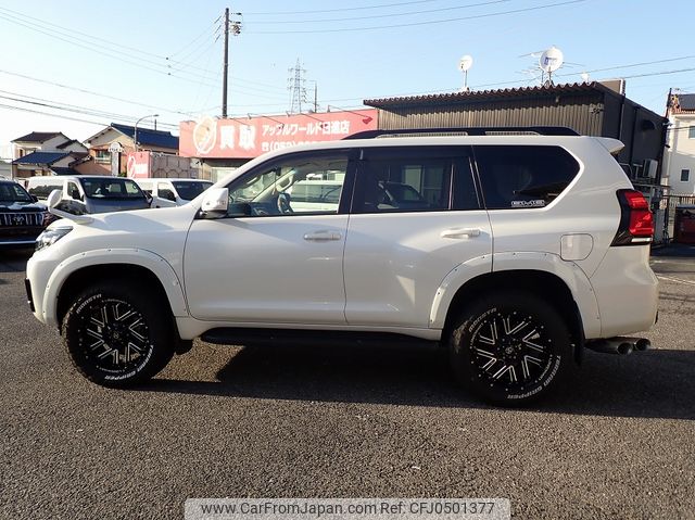 toyota land-cruiser-prado 2020 24232210 image 2