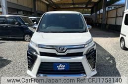 toyota voxy 2018 CFJ1758140