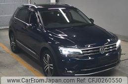 volkswagen tiguan 2019 -VOLKSWAGEN--VW Tiguan WVGZZZ5NZKW921055---VOLKSWAGEN--VW Tiguan WVGZZZ5NZKW921055-