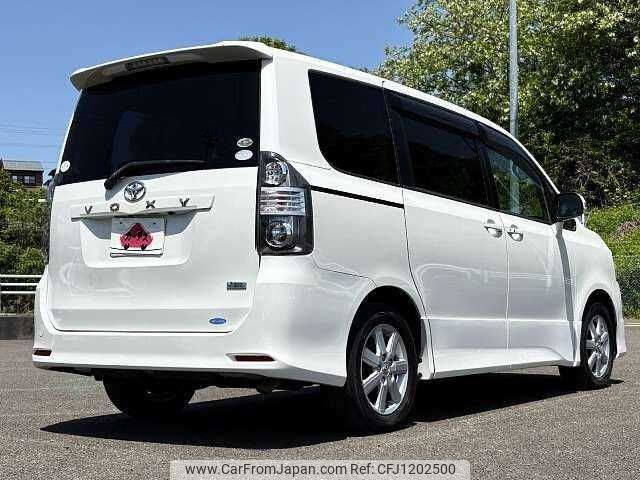 toyota voxy 2008 504928-930349 image 2