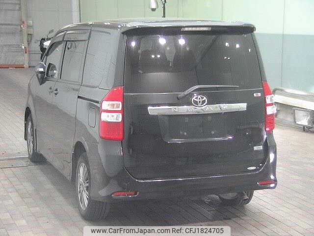 toyota noah 2010 CFJ1824705 image 2