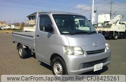 toyota-townace-truck-2011-8204-car_a123b90c-29ae-46ff-b8b1-5e6149538f74