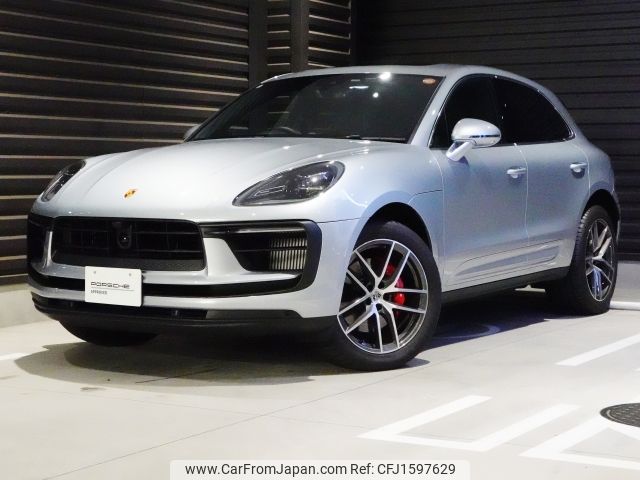 porsche macan 2023 CFJ1597629 image 1