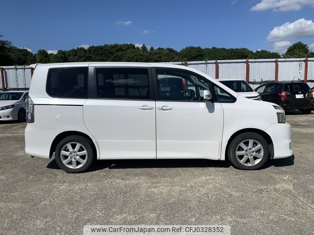 toyota voxy 2007 NIKYO_PA28990 image 1