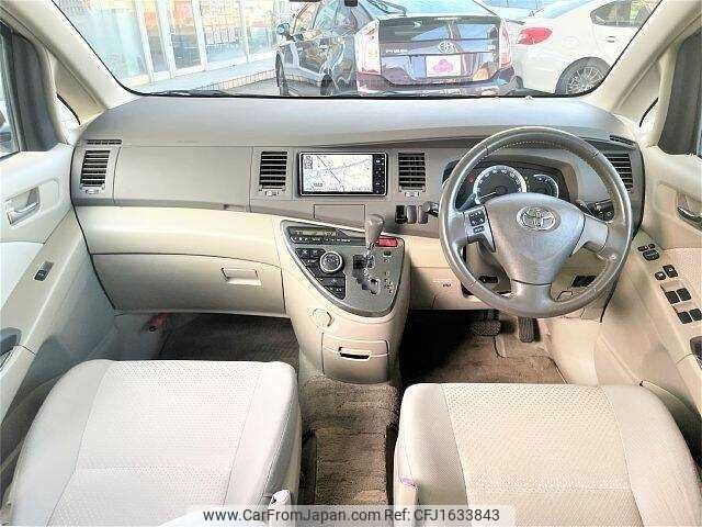 toyota isis 2010 CFJ1633843 image 1