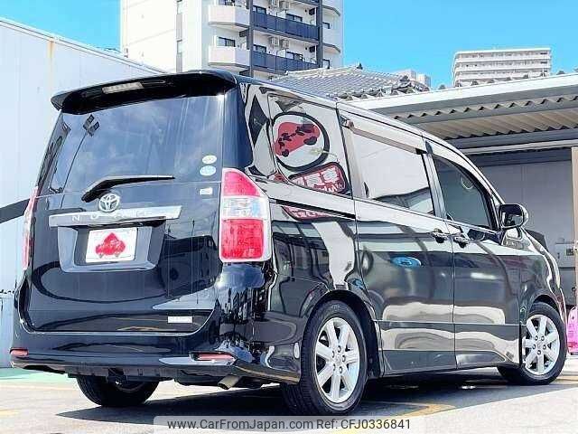 toyota noah 2007 504928-925122 image 2