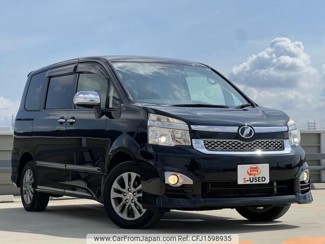 toyota voxy 2012 CFJ1598935 image 1