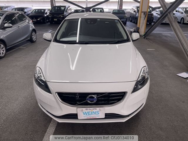 volvo v40 2015 AF-YV1MVA8RDG2311955 image 2