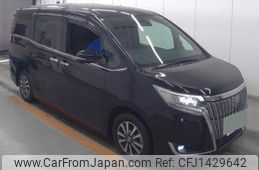 toyota esquire 2018 CFJ1429642