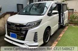 toyota noah 2018 CFJ1548627